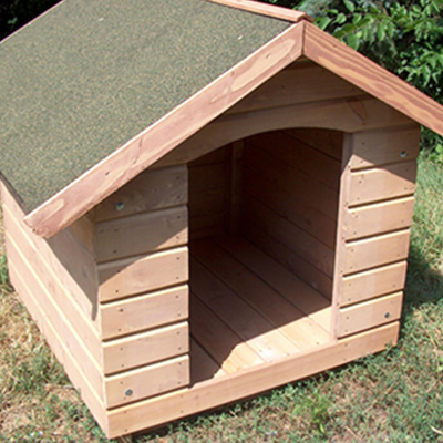  Um eine lange Lebensdauer zu gewährleisten, müssen Hundehütten aus Holz regelmäßig gepflegt und gewartet werden.